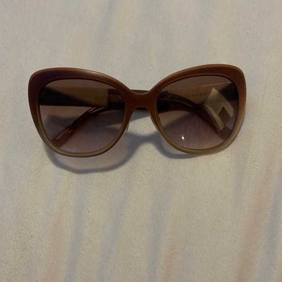 Authentic Burberry sunglasses - Picture 1 of 5
